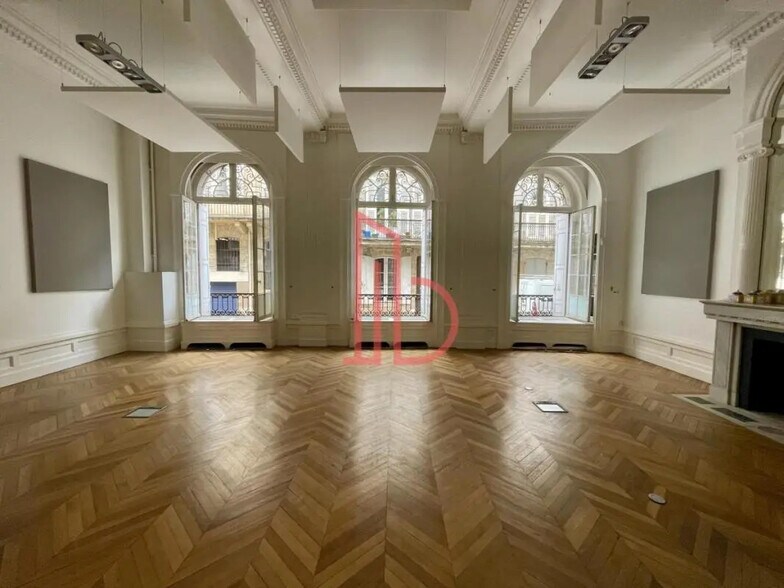 Office in Bordeaux for lease - Interior Photo - Image 2 of 6