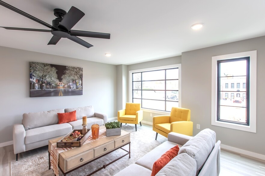 577 English St, Bristol, TN for sale - Interior Photo - Image 2 of 8