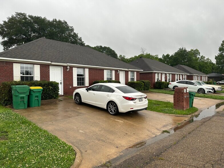 1300 Carroll Ave, Texarkana, TX 75501 1300 1310 Carroll Duplexes