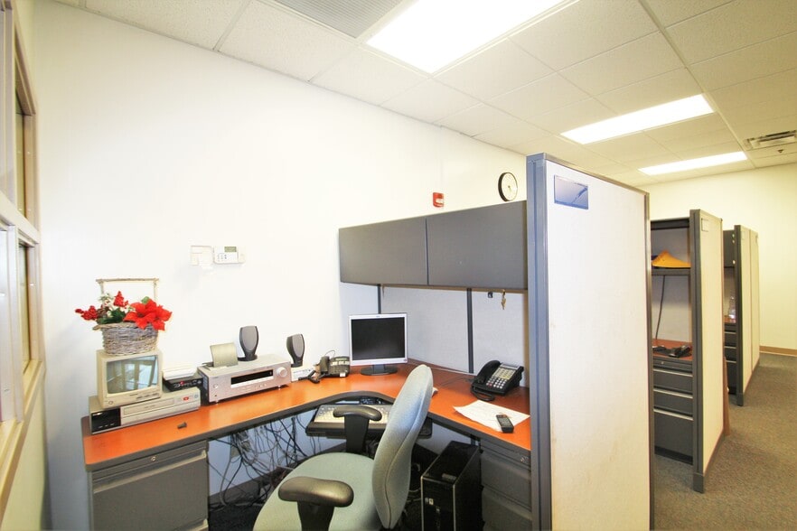 14240 Dante Ave, Dolton, IL for lease - Interior Photo - Image 3 of 114