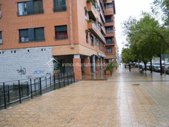 Retail in Cáceres, Cáceres for lease - Building Photo - Image 3 of 4