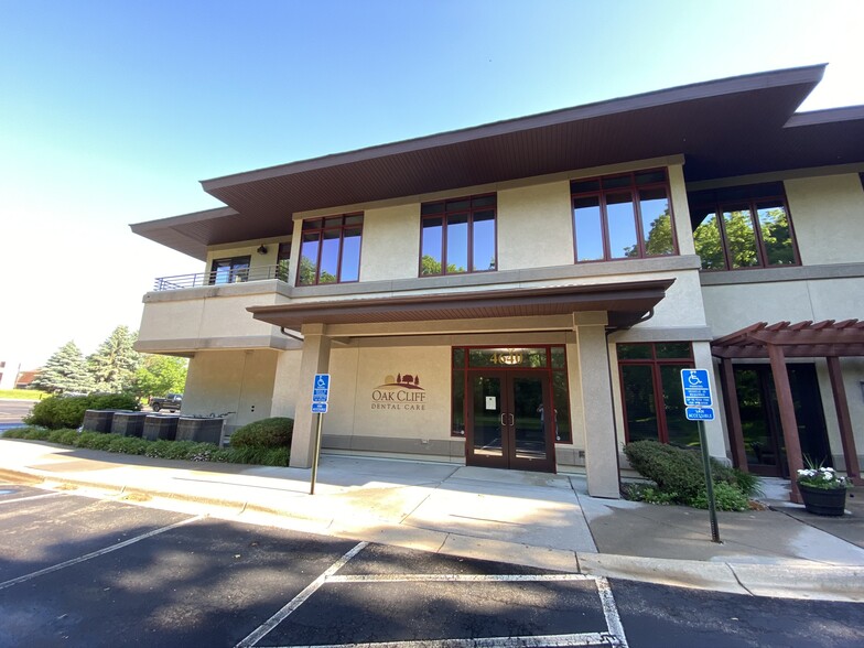 4640 Nicols Rd, Eagan, MN for lease - Building Photo - Image 2 of 4