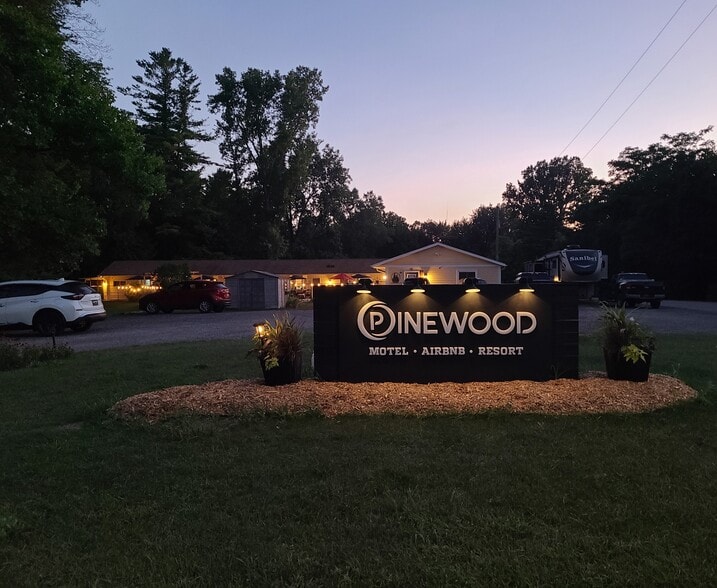 9717 Army Camp Rd, Lambton Shores, ON for sale - Building Photo - Image 1 of 41