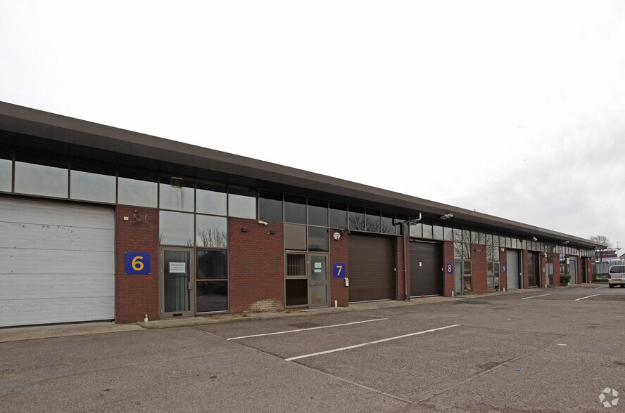 Progress Way, Croydon for lease - Building Photo - Image 1 of 5