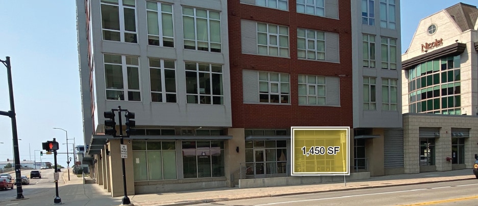 115 E Walnut St, Green Bay, WI for lease - Building Photo - Image 1 of 5