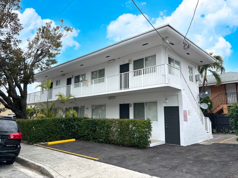 201 SW 21st Ct, Miami, FL for sale - Building Photo - Image 1 of 10