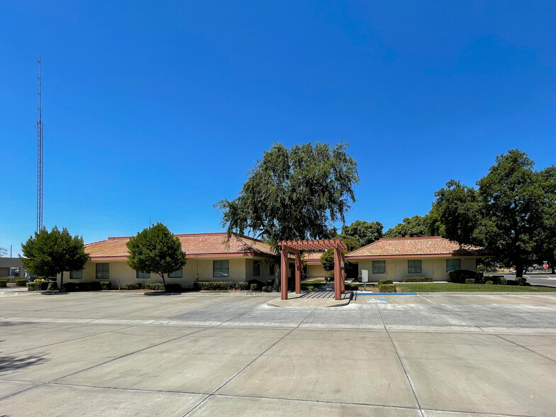 1120 W I St, Los Banos, CA for lease - Building Photo - Image 1 of 6