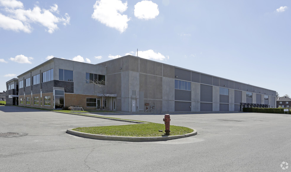 17550 Rte Transcanadienne, Montréal, QC for lease - Building Photo - Image 2 of 3