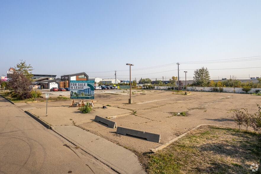 4635 Gateway Blvd NW, Edmonton, AB for lease - Building Photo - Image 1 of 2