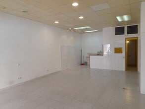 Retail in Sant Just Desvern, Barcelona for lease Interior Photo- Image 2 of 6
