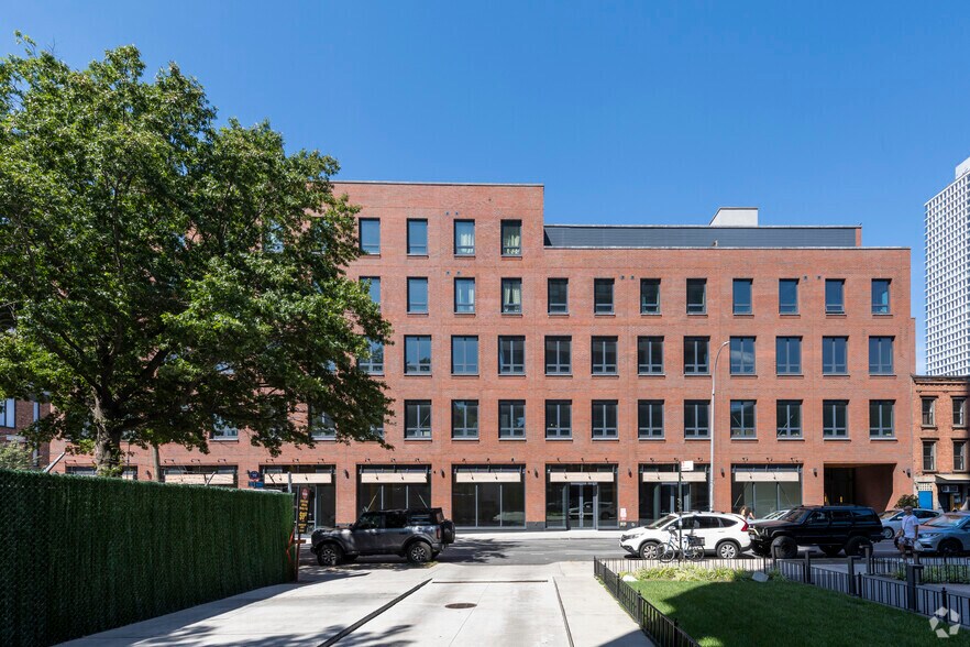 360 Wythe Ave, Brooklyn, NY for lease - Building Photo - Image 2 of 31