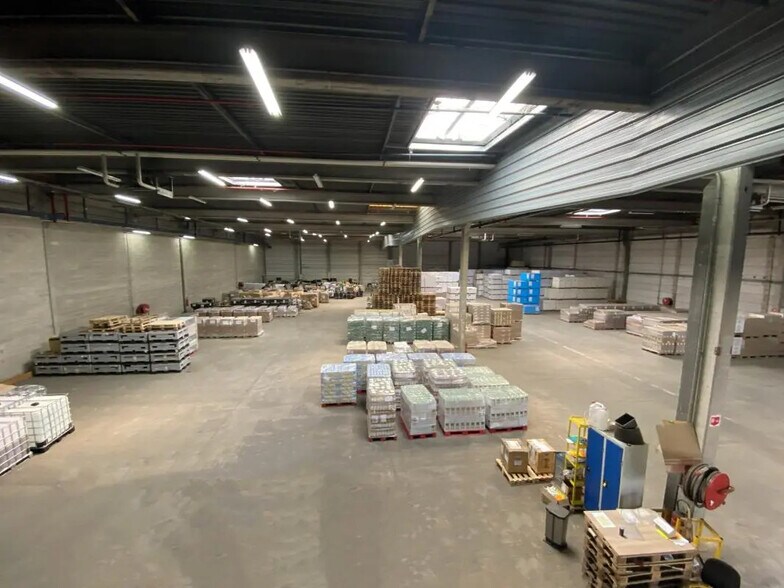 Industrial in Villejust for lease - Interior Photo - Image 3 of 8