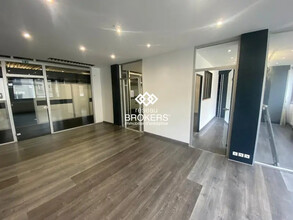 Office in Paris for lease Interior Photo- Image 2 of 2
