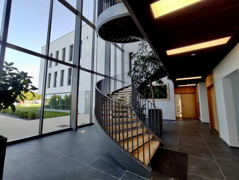 Office in Saint-Martin-du-Vivier for lease - Building Photo - Image 1 of 14