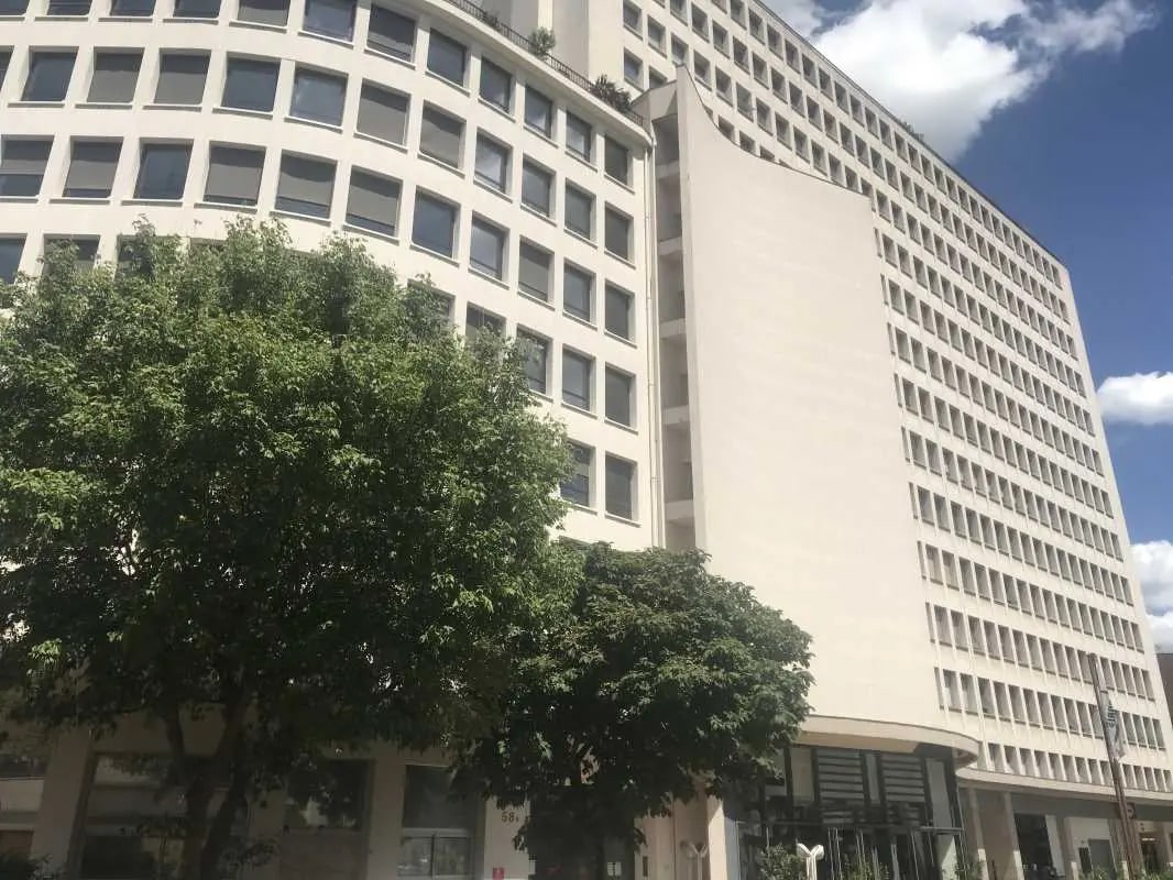 Flex in Paris for lease Building Photo- Image 1 of 6