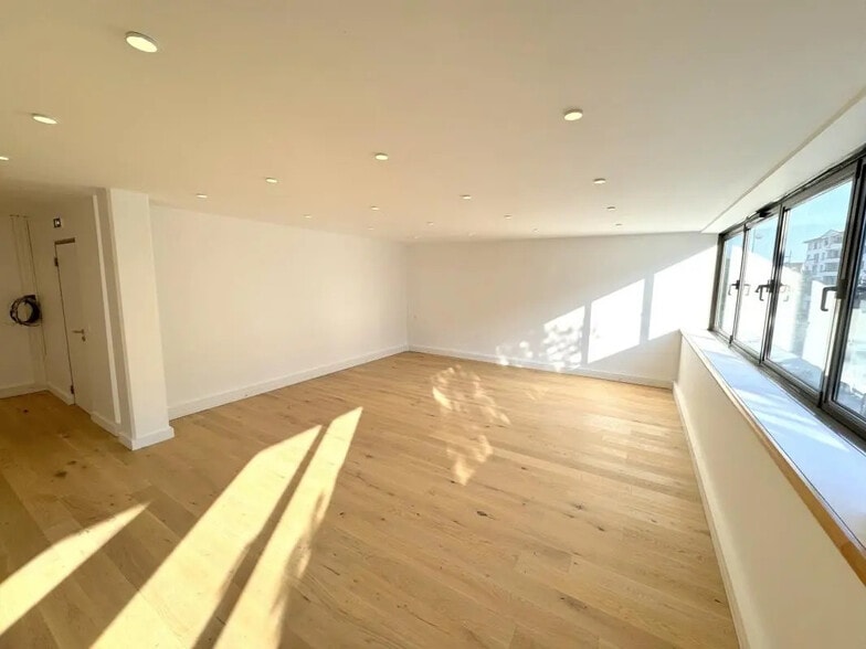 Office in Viroflay for lease - Interior Photo - Image 3 of 8