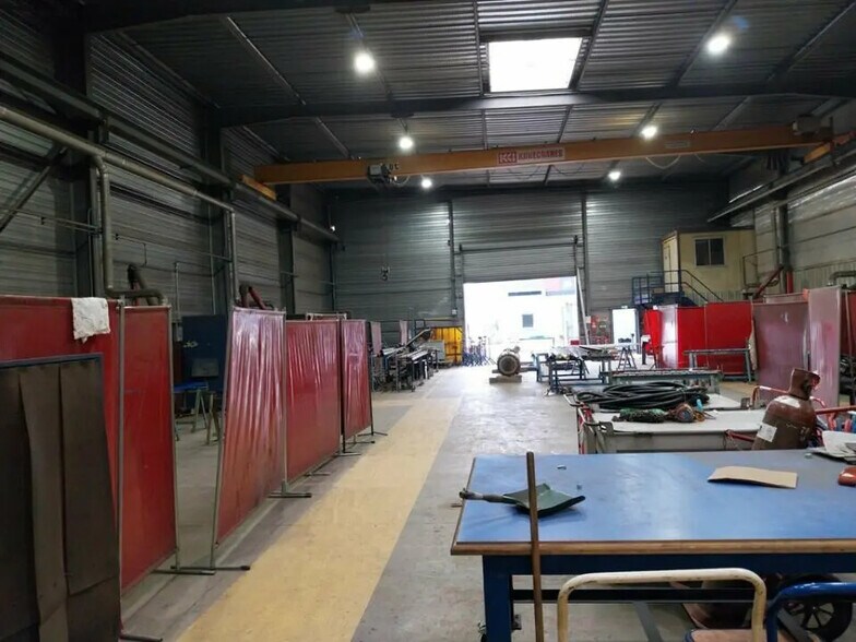 Flex in SAINT-VIGOR-D'YMONVILLE for lease - Interior Photo - Image 2 of 5