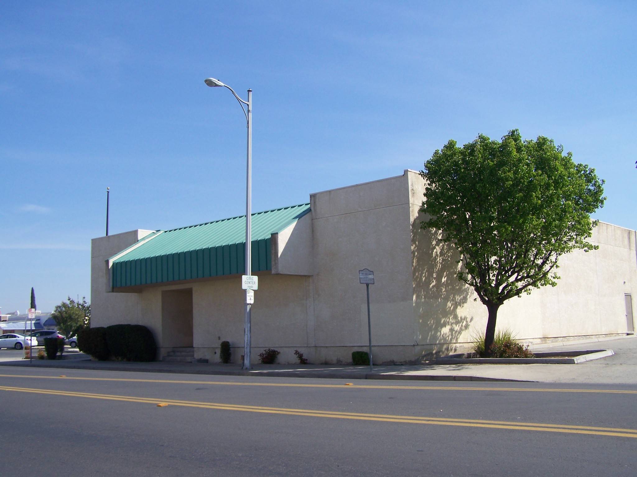 800 11th Ave, Delano, CA for lease Building Photo- Image 1 of 3