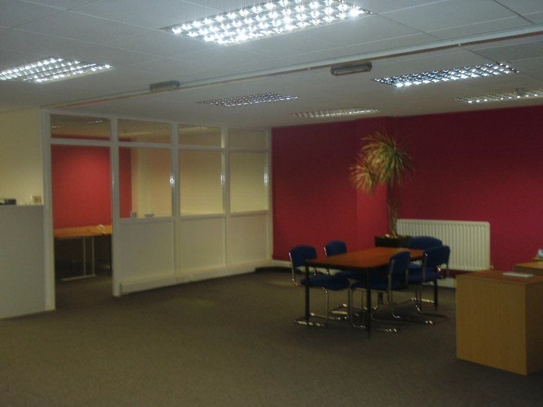 Albany Ct, Newcastle Upon Tyne for lease - Interior Photo - Image 2 of 2