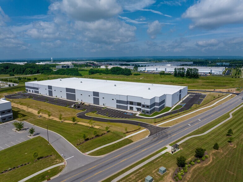 331 Logistics Ave, Jeffersonville, IN for lease - Building Photo - Image 1 of 5