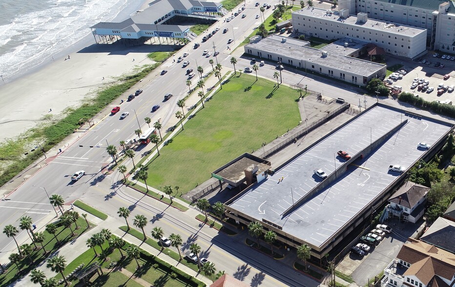 2102 Seawall Blvd, Galveston, TX for sale - Aerial - Image 1 of 6