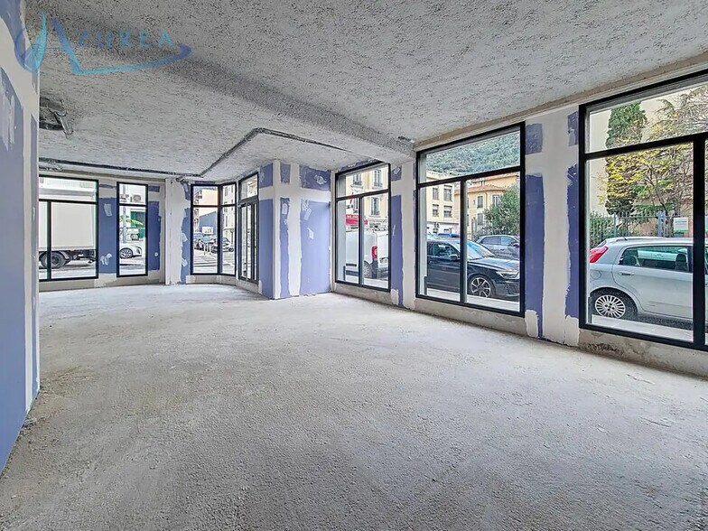 Retail in Nice for lease - Interior Photo - Image 1 of 8