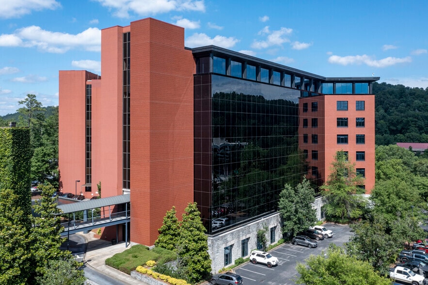 800 Shades Creek Pkwy, Birmingham, AL for lease - Building Photo - Image 3 of 5