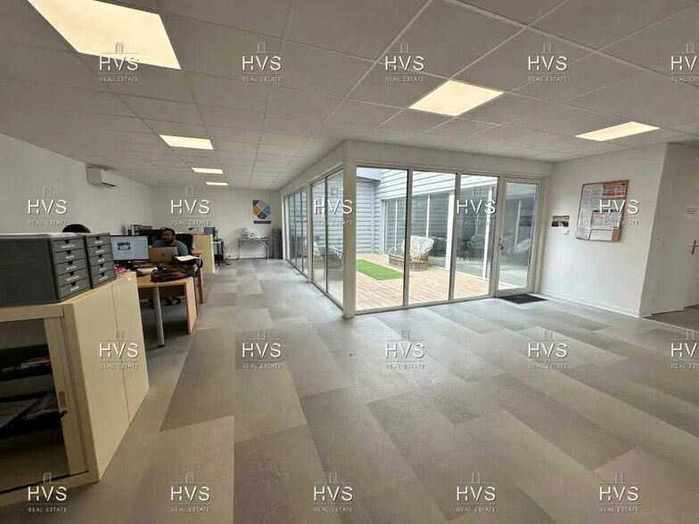 Office in Bouc-Bel-Air for lease - Building Photo - Image 2 of 6