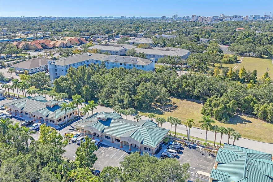 306 N Rhodes Ave, Sarasota, FL for sale - Building Photo - Image 2 of 15