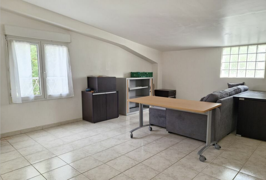 Flex in Quincy-sous-Sénart for lease Interior Photo- Image 1 of 2