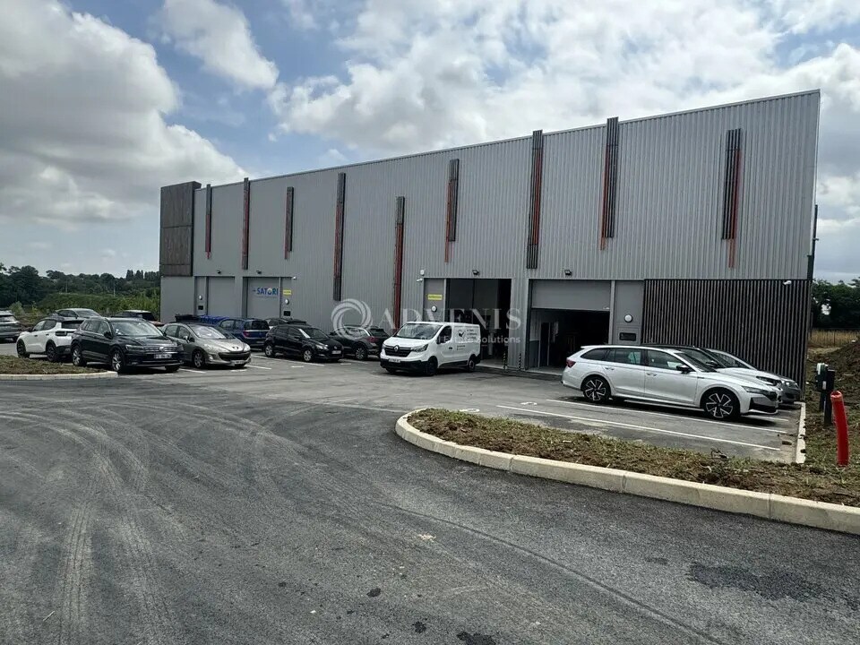 Flex in Louvres for lease Building Photo- Image 1 of 8