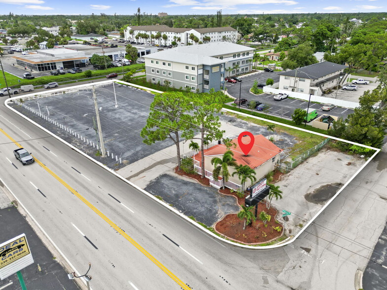 2744 Fowler St, Fort Myers, FL for sale - Building Photo - Image 1 of 27