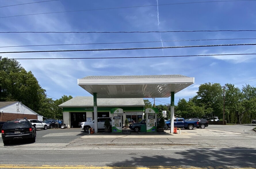 54 Brookside Rd, Westford, MA 01886