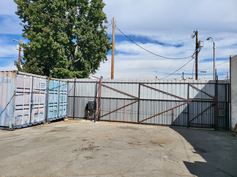 11255 Ilex Ave, Pacoima, CA for lease - Building Photo - Image 2 of 4