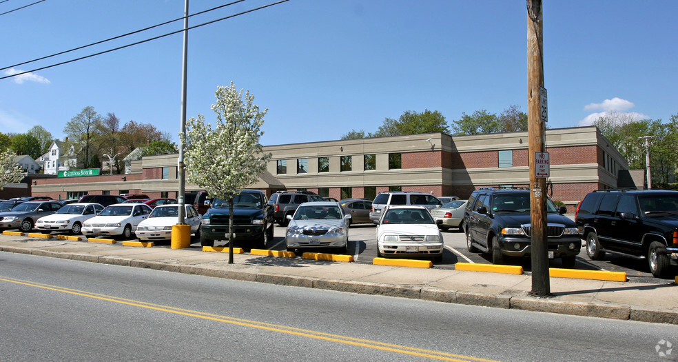 407 East Ave, Pawtucket, RI for lease - Building Photo - Image 1 of 3