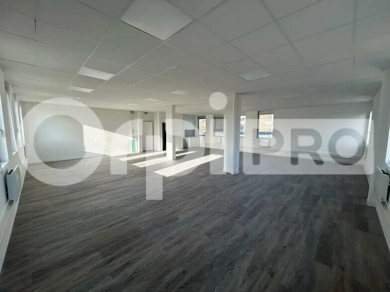 Office in Le Havre for lease - Interior Photo - Image 2 of 10