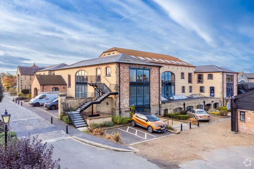 Alderton Rd, Alderton for lease - Primary Photo - Image 1 of 16