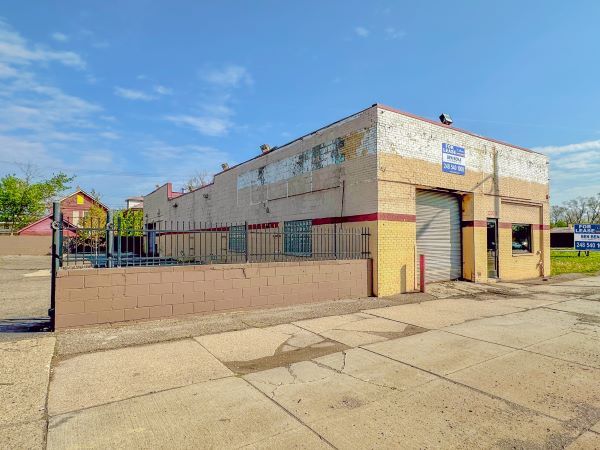 2232 W Davison, Detroit, MI for lease - Primary Photo - Image 1 of 1