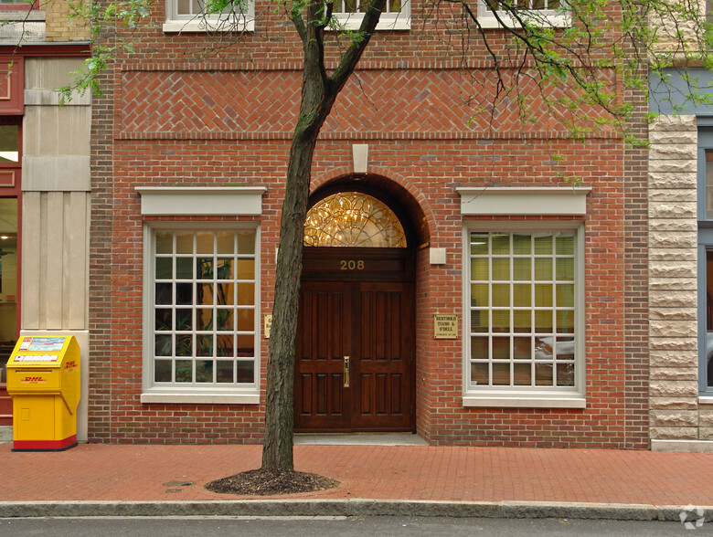 208 Capitol St, Charleston, WV for lease - Building Photo - Image 1 of 7