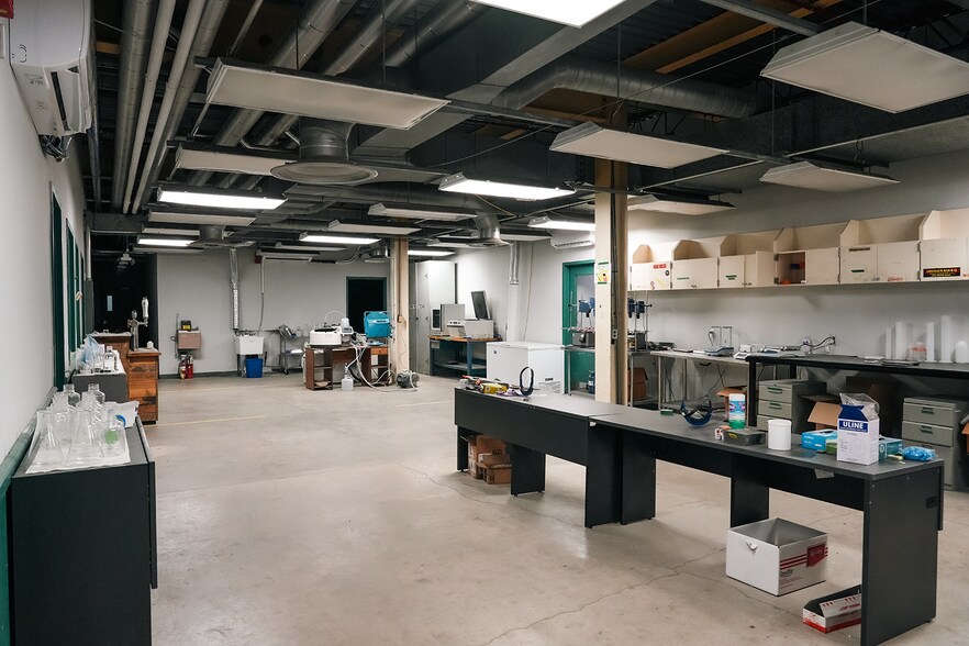3363 Davis Rd., Thorold, ON for lease - Primary Photo - Image 1 of 12