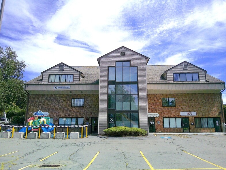 17 Farmington Ave, Plainville, CT for lease - Building Photo - Image 3 of 12