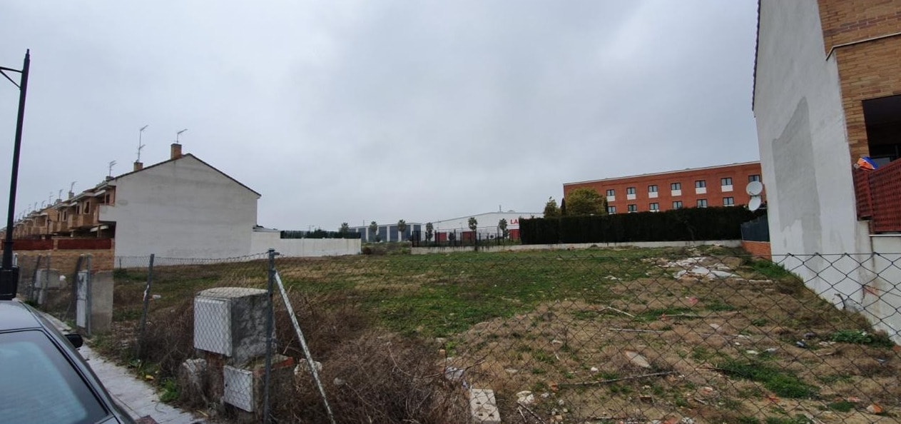 Calle de Jorge Luis Borges, 4-16, Parla, Madrid for sale Primary Photo- Image 1 of 3