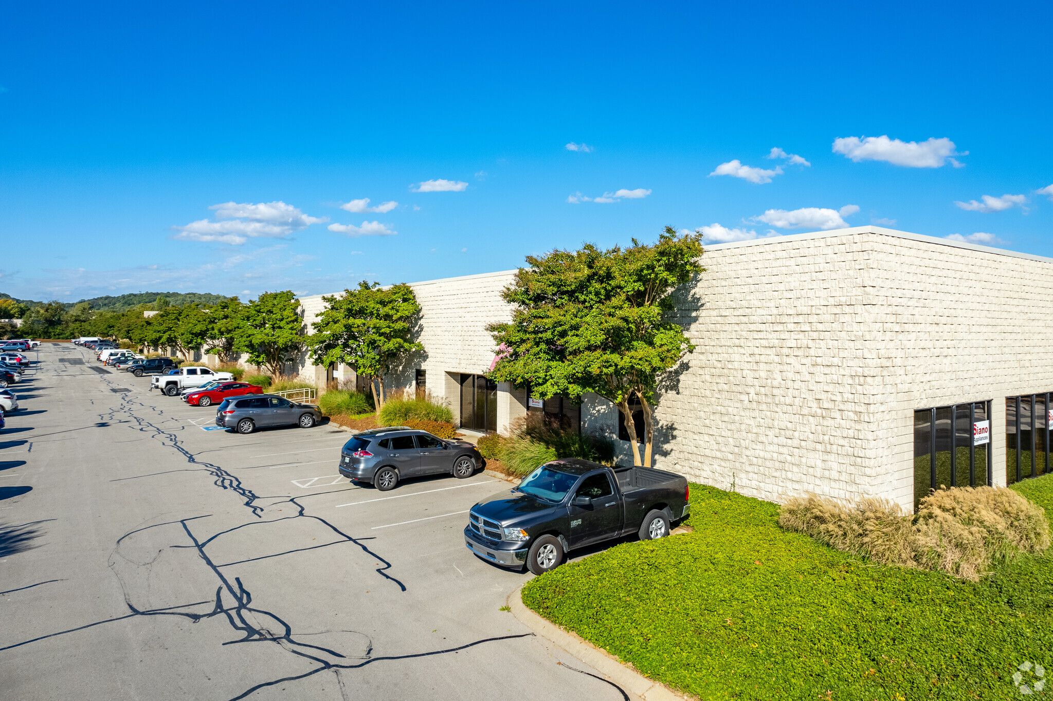 7106 Crossroads Blvd, Brentwood, TN for lease Primary Photo- Image 1 of 8