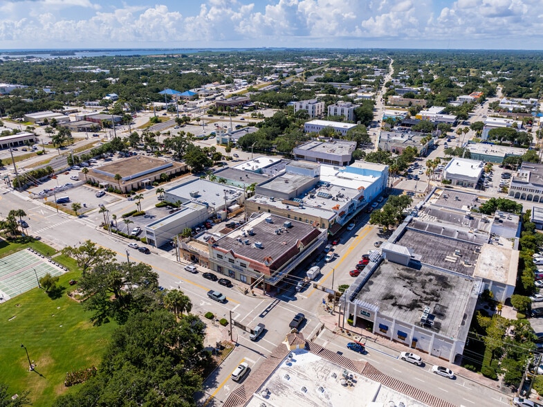 2058 14th Ave, Vero Beach, FL for lease - Building Photo - Image 3 of 5