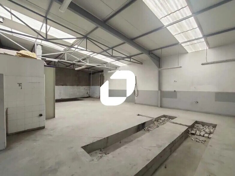 Flex in Jouy-en-Josas for sale - Building Photo - Image 2 of 18