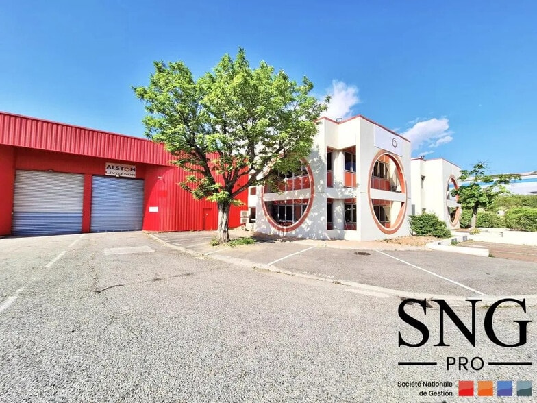 Industrial in Vitrolles for lease - Building Photo - Image 2 of 12