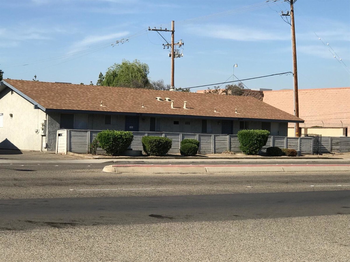 2436 W Caldwell Ave, Visalia, CA 93277