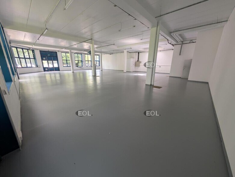Flex in Fresnes for lease - Interior Photo - Image 1 of 6