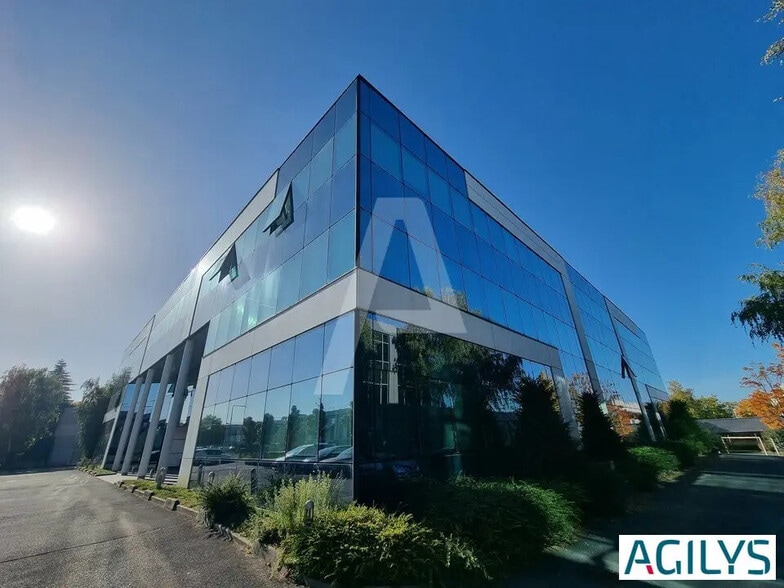 Office in Villebon-sur-Yvette for lease - Building Photo - Image 1 of 8