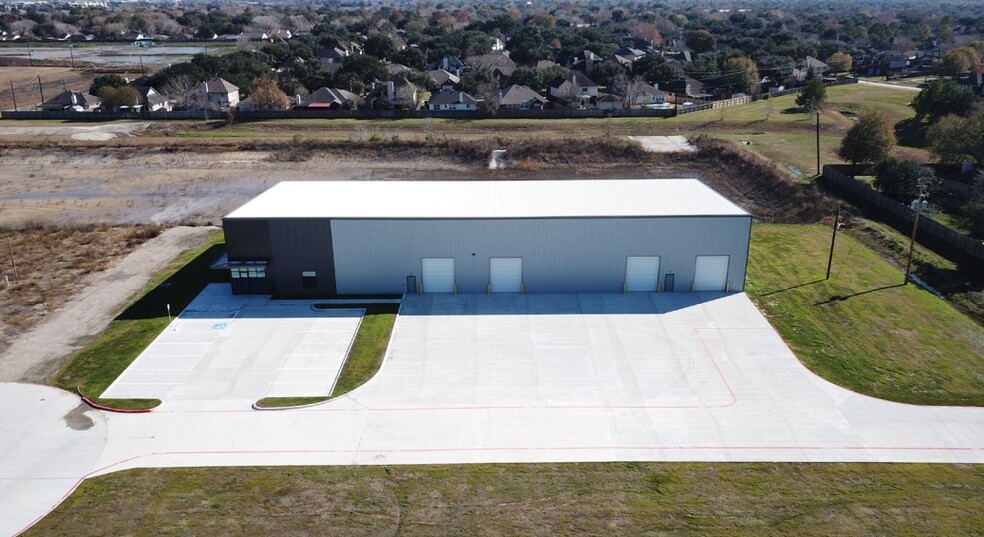 4401 Rex Rd, Friendswood, TX for sale - Building Photo - Image 1 of 7